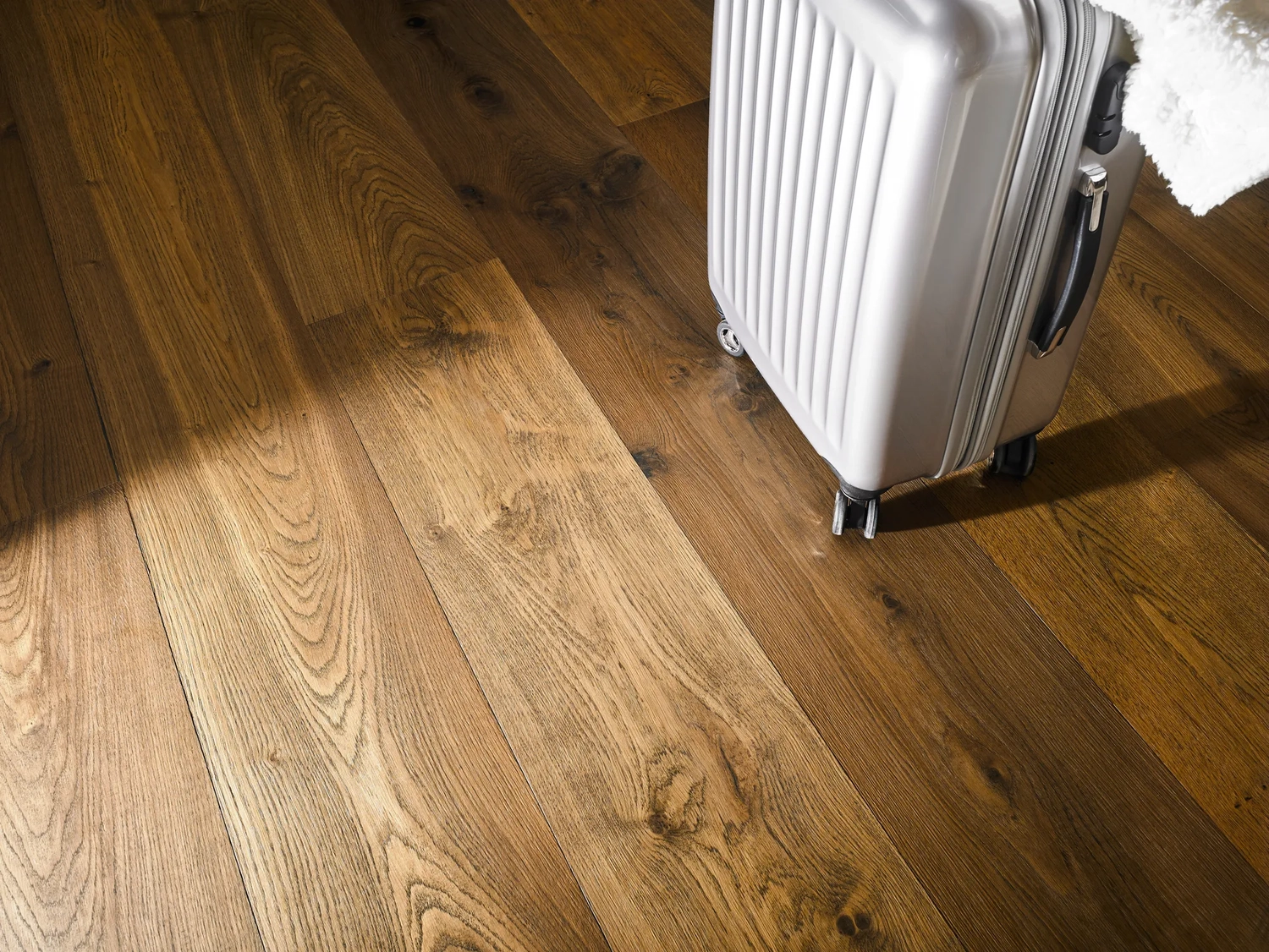 Toni´s Farbenspiel Malermeister - Malermeister - Moderne Bodenbeläge