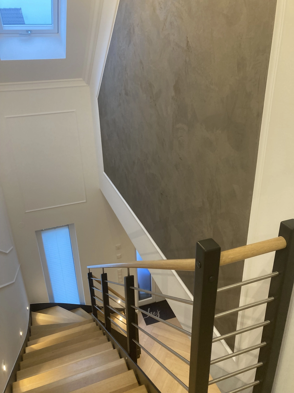 Tonis Farbenspiel Malermeister - Malermeister - Gemälde an einer Wand