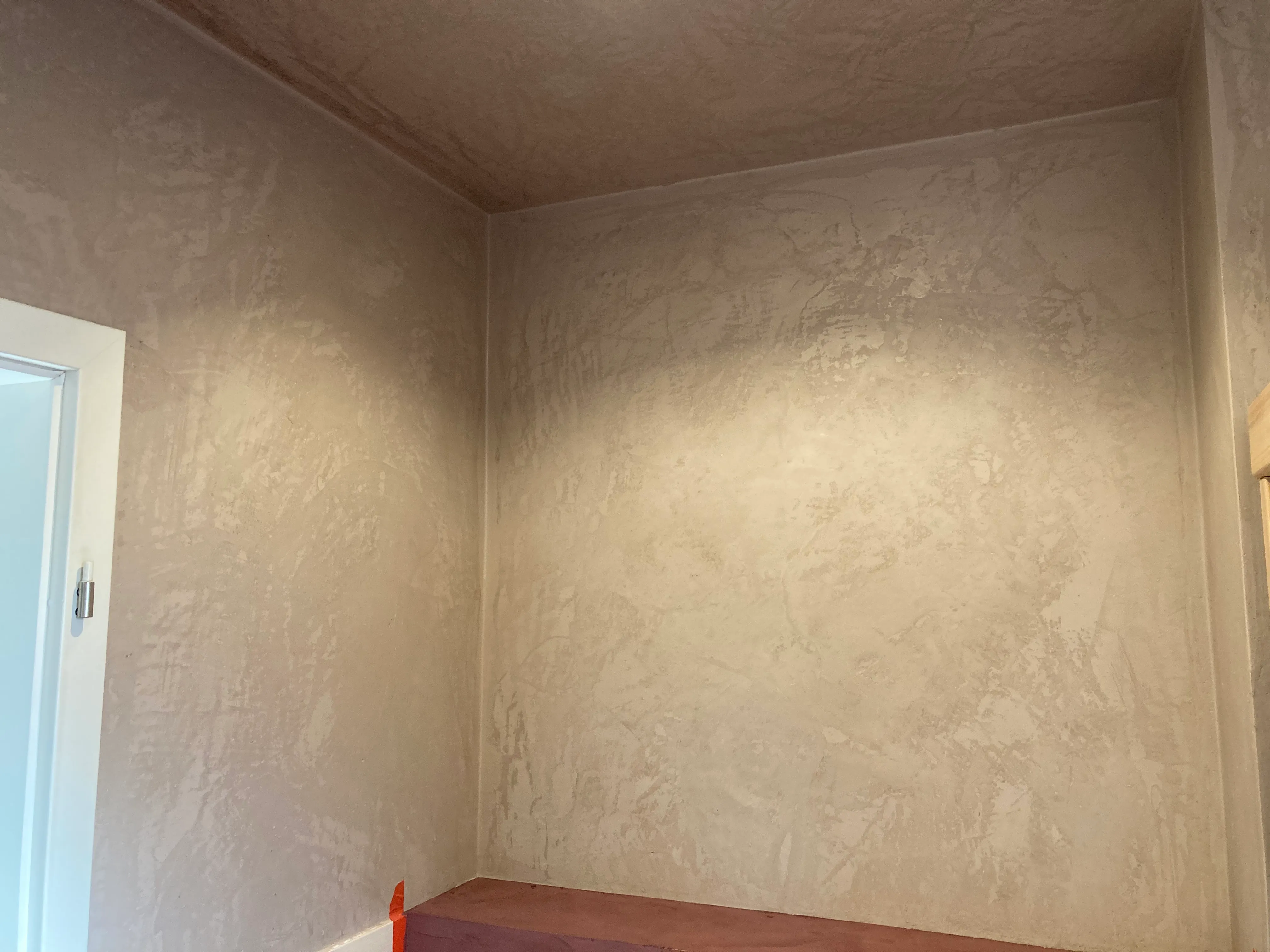 Tonis Farbenspiel Malermeister - Malermeister - Gemälde an einer Wand
