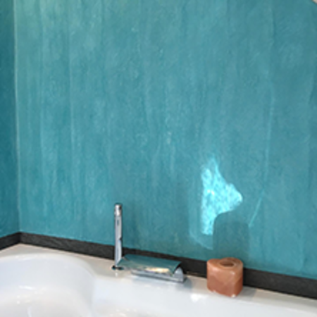 Rückwand mit Tadelakt gestaltet